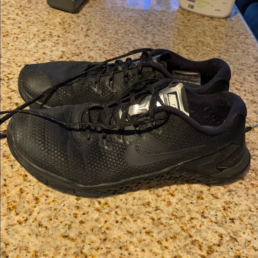 Nike metcon 4 black with silver